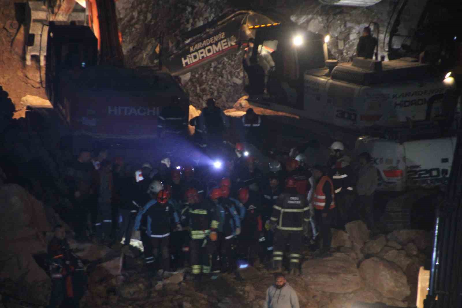 Ordu’da göçük altından bir kişinin cansız bedeni çıkartıldı 9 orduda gocuk altindan bir kisinin cansiz bedeni cikartildi 5 XeVNUhAt