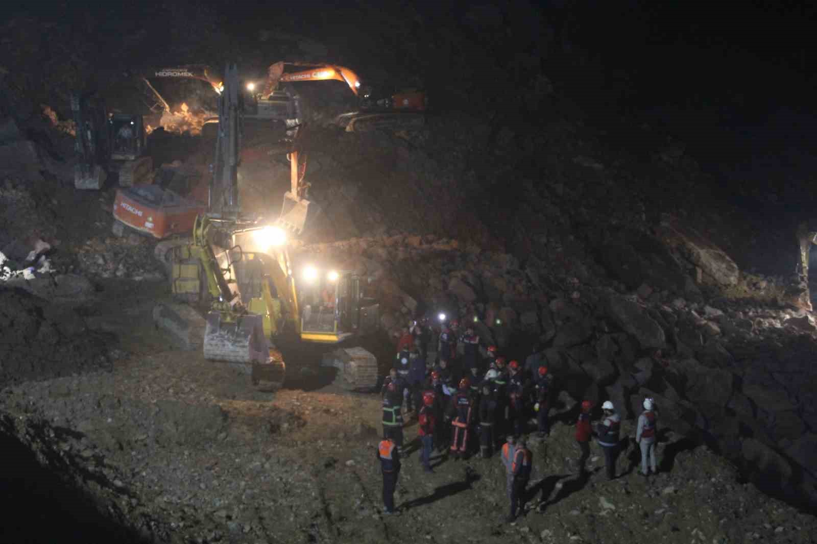 Ordu’da göçük altından bir kişinin cansız bedeni çıkartıldı 10 orduda gocuk altindan bir kisinin cansiz bedeni cikartildi 6 8OGNtCcq