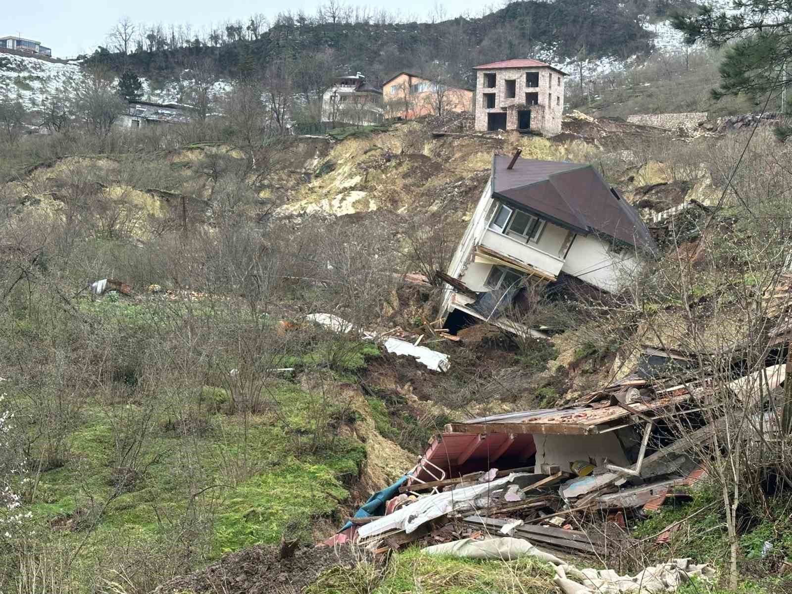 orduda heyelan evler yikildi yol coktu 0 f5zBeF9O