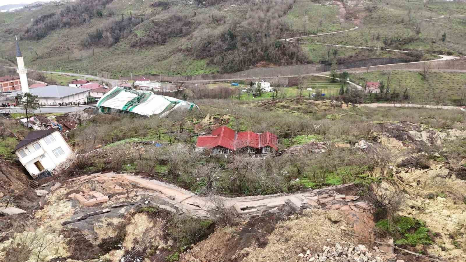 orduda heyelan evler yikildi yol coktu 1 lfMjdyN6