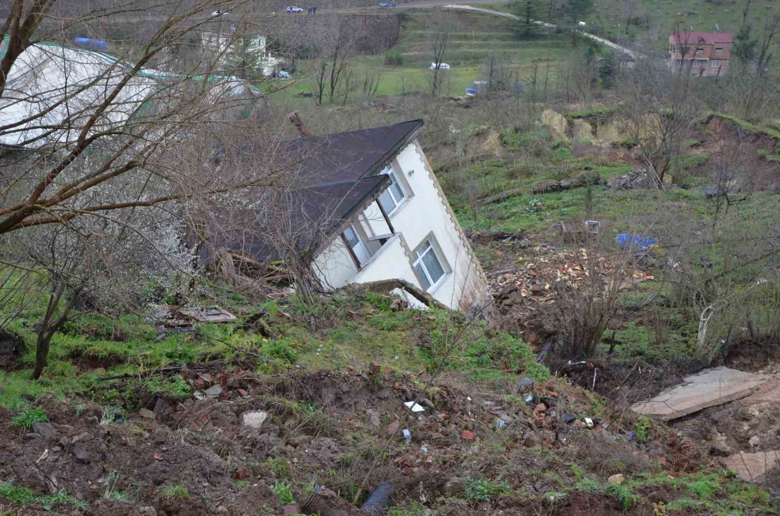 orduda heyelan evler yikildi yol coktu 10 yNE6mcT9