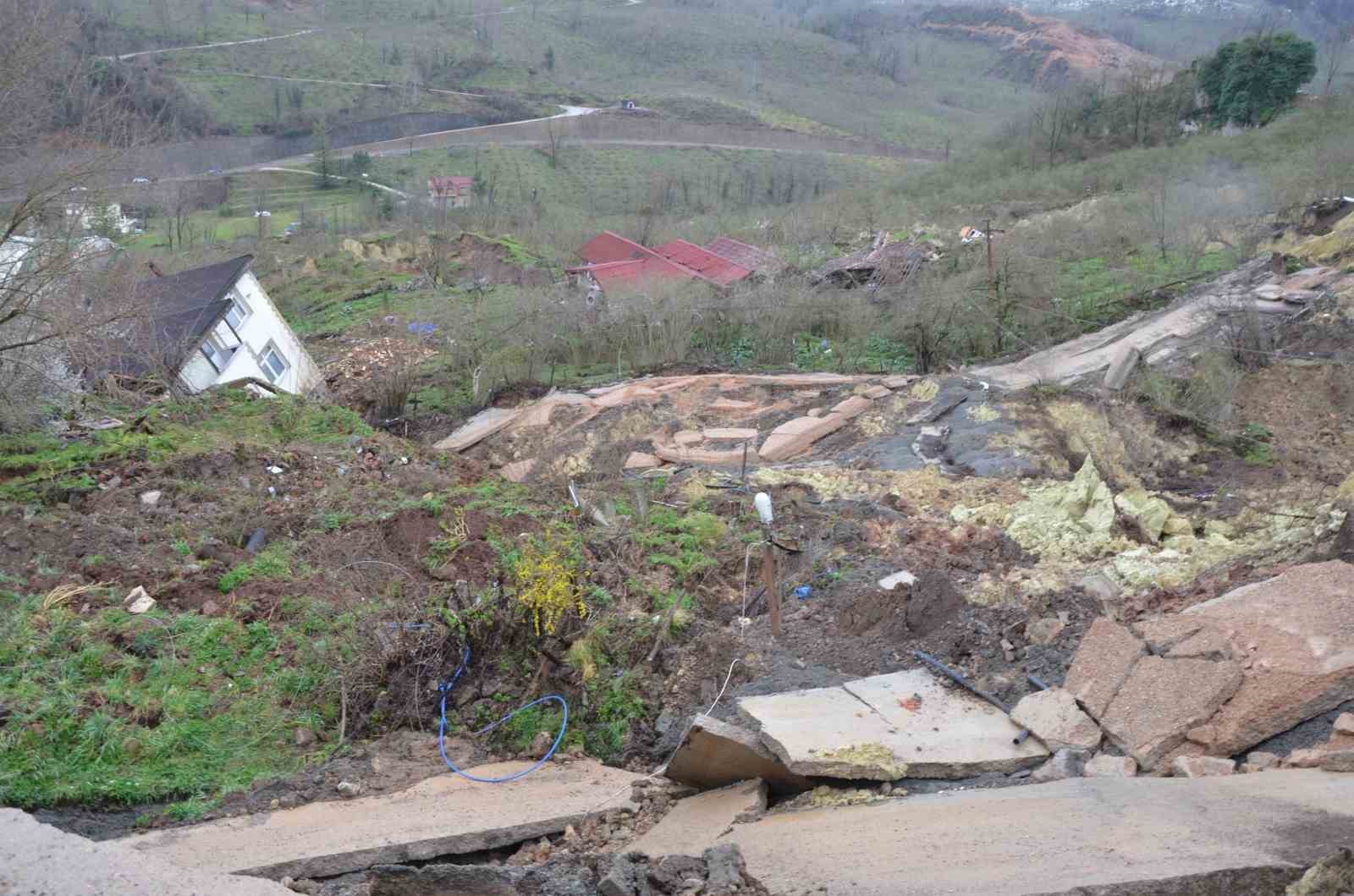 orduda heyelan evler yikildi yol coktu 11 vJT2P4eI