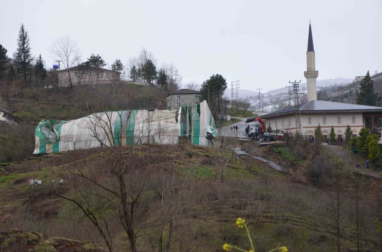 orduda heyelan evler yikildi yol coktu 12 6ZFJXT2F