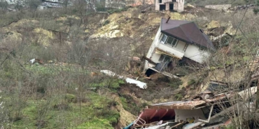 orduda-heyelan-evler-yikildi-yol-coktu-5Dzri4Xm.jpg