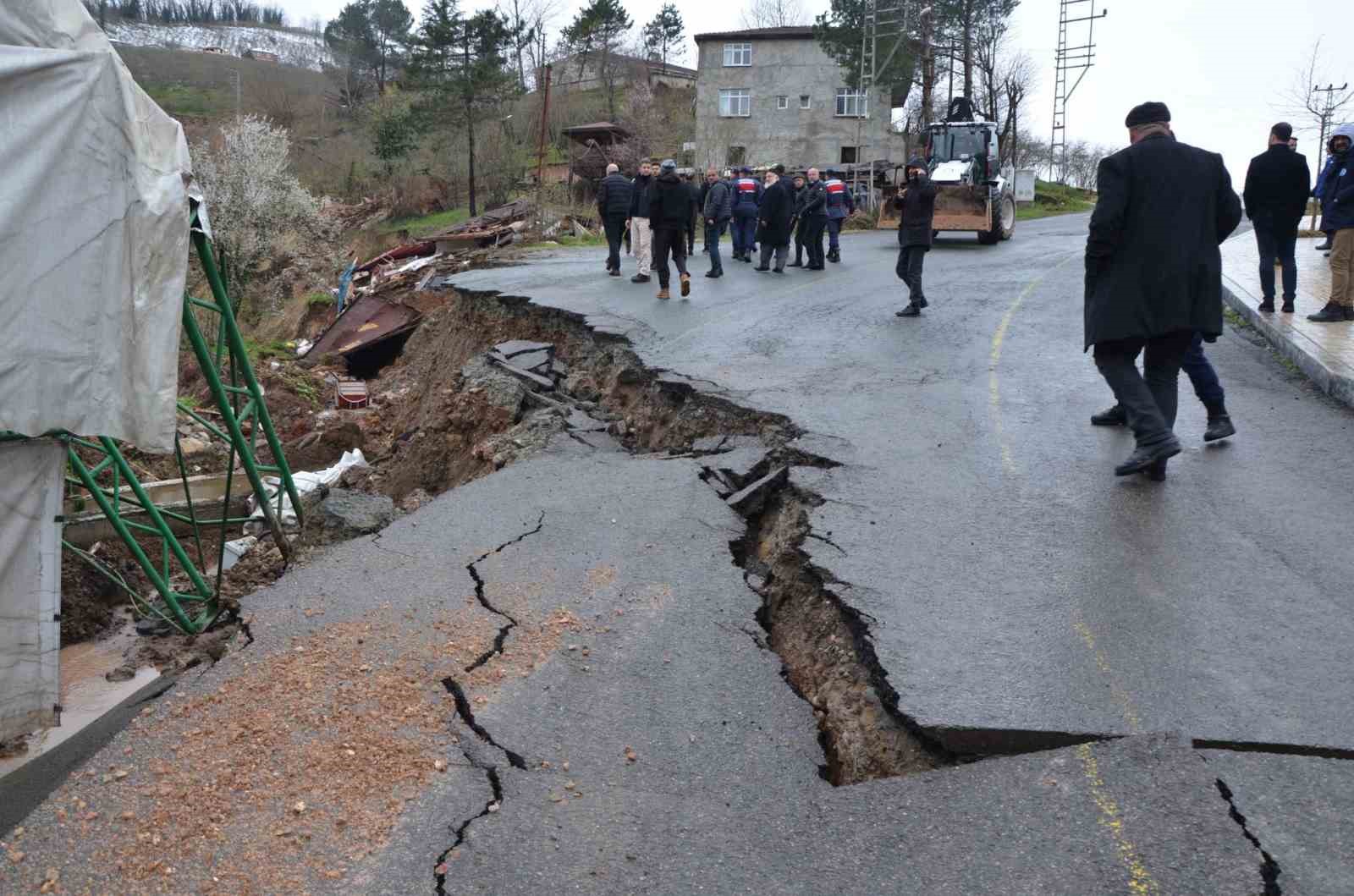 orduda heyelan evler yikildi yol coktu 6 SLLcw2eC