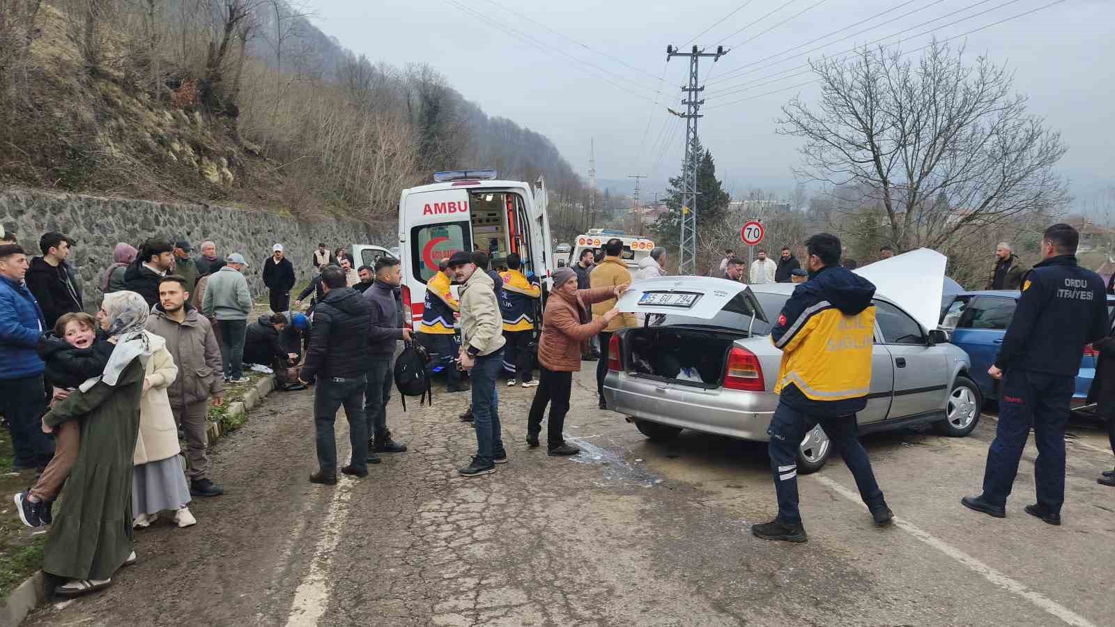 orduda iki ayri trafik kazasinda 12 kisi yaralandi 2 NiqYM3Zz