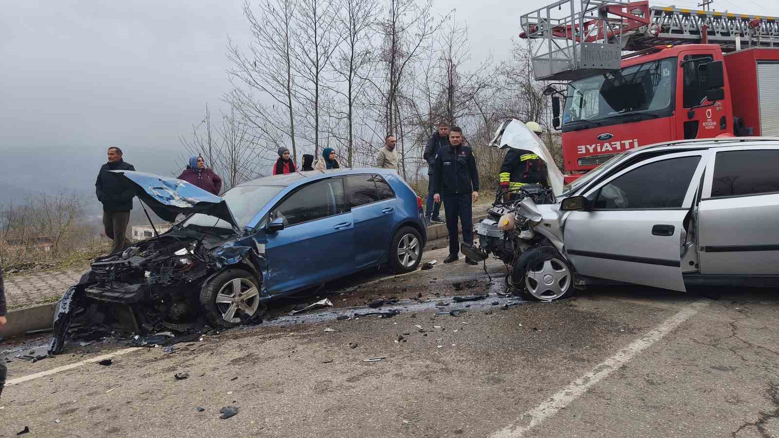 orduda iki ayri trafik kazasinda 12 kisi yaralandi 4 WAynpz3w