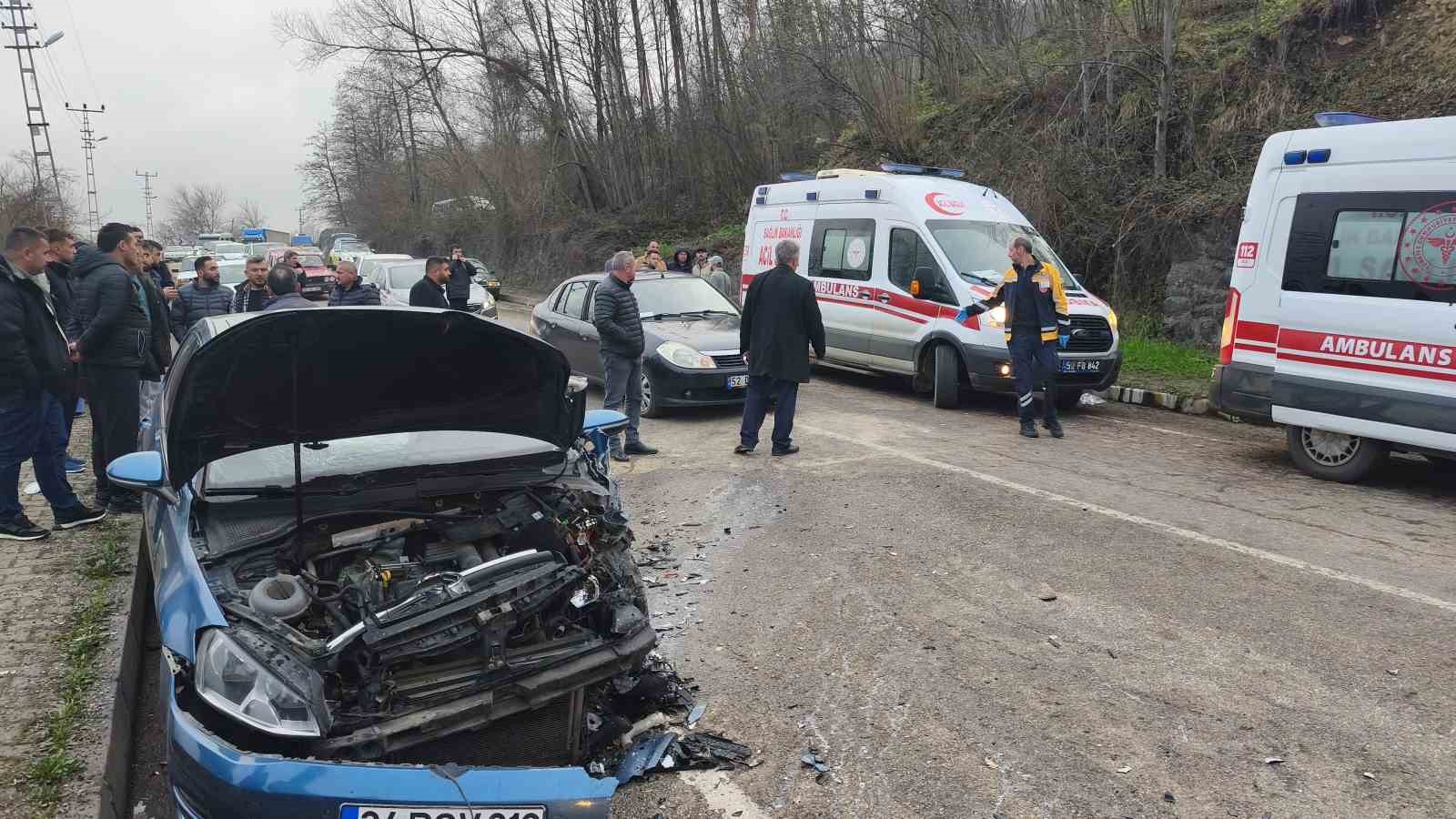 orduda iki ayri trafik kazasinda 12 kisi yaralandi 7 1L9vcm3g