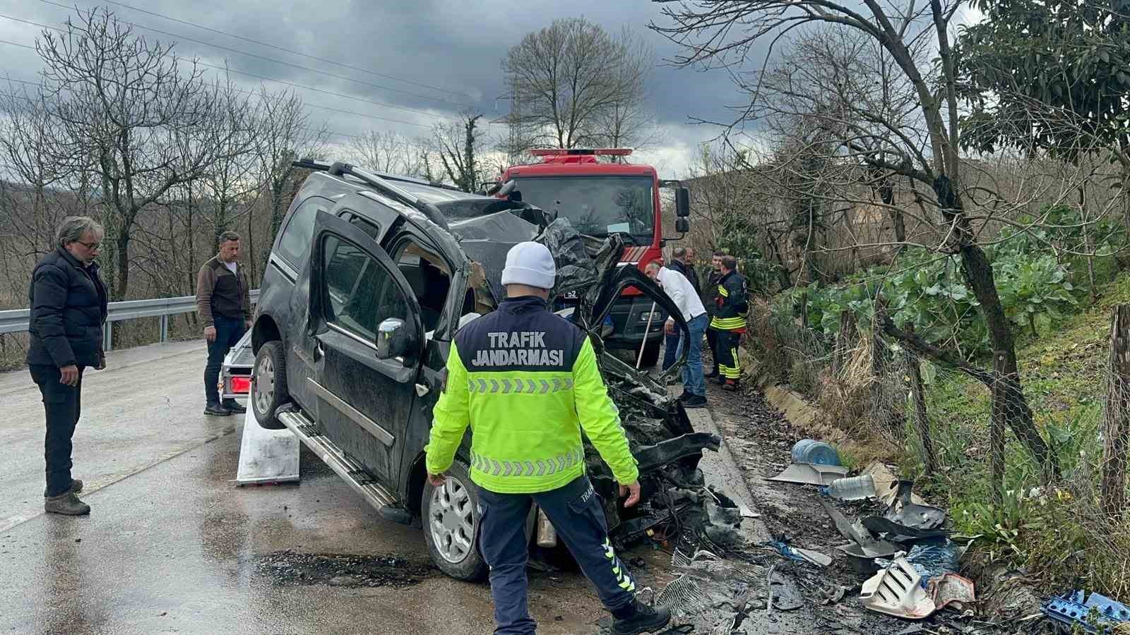orduda kamyon ile kamyonet kafa kafaya carpisti 2 olu 2 agir yarali 3