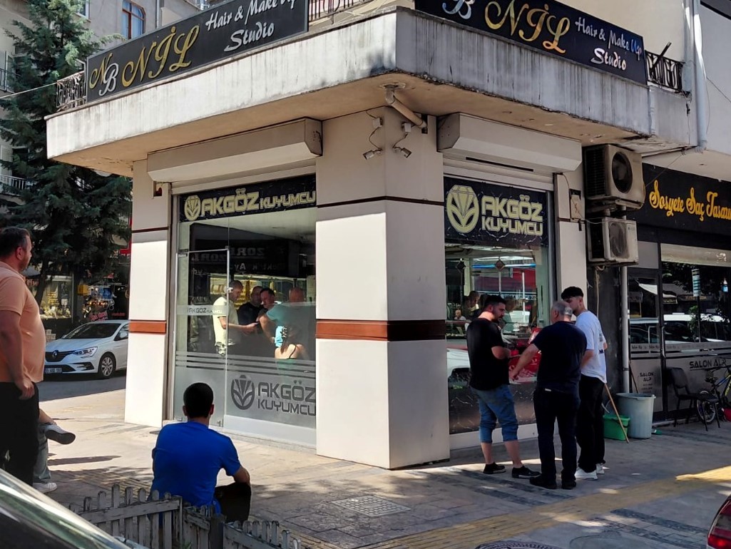 Ordu’da kuyumcudan çaldıkları küpeleri başka bir kuyumcuda bozduran kadınlar yakalandı 4 orduda kuyumcudan caldiklari kupeleri baska bir kuyumcuda bozduran kadinlar yakalandi 0 OORRmJqI