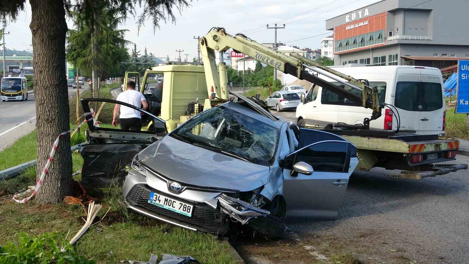 Ordu’da otomobil, ağaç ve aydınlatma direğini devirdi: 4 yaralı 6 orduda otomobil agac ve aydinlatma diregini devirdi 4 yarali 2 JOiryXFp