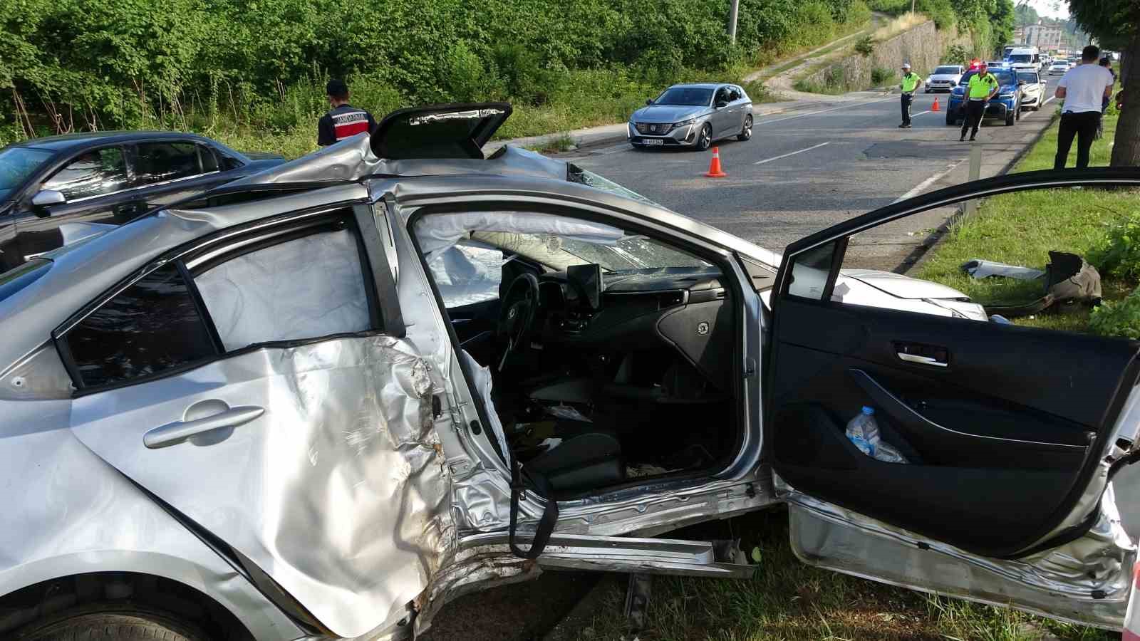 Ordu’da otomobil, ağaç ve aydınlatma direğini devirdi: 4 yaralı 9 orduda otomobil agac ve aydinlatma diregini devirdi 4 yarali 5 qVLJi3Bt