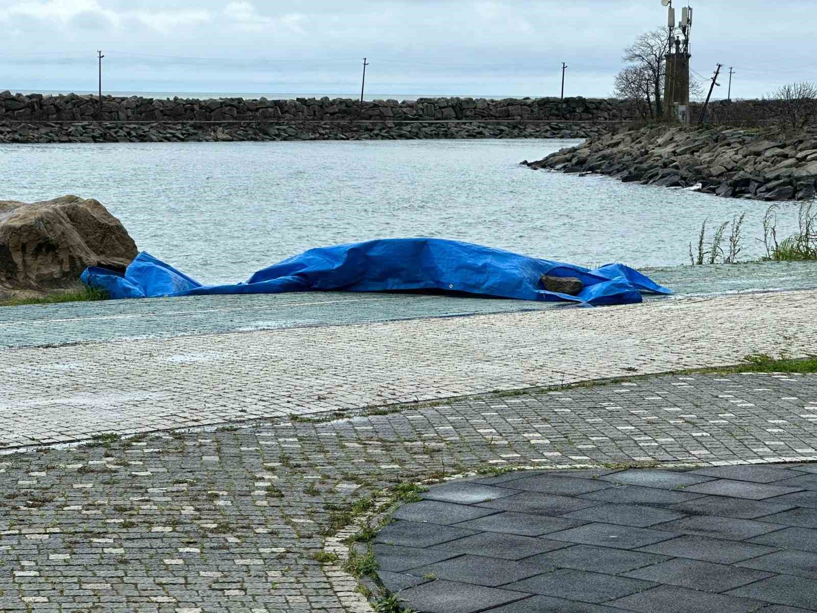 orduda sahile insansiz arac oldugu degerlendirilen cisim vurdu 2 XzDGX74Y