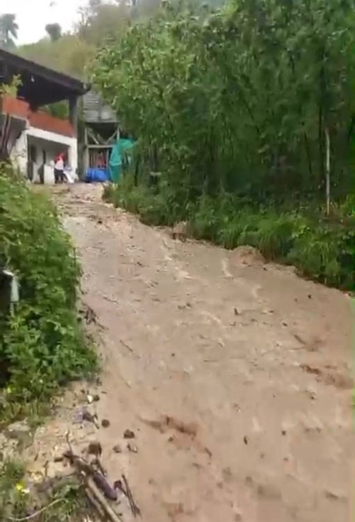 orduda sel sulari evin balkonundan selale gibi akti 3 XIyN5CKY