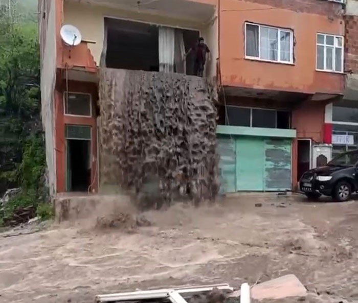 orduda sel sulari evin icinden selale gibi akti 0 STVMTCwK