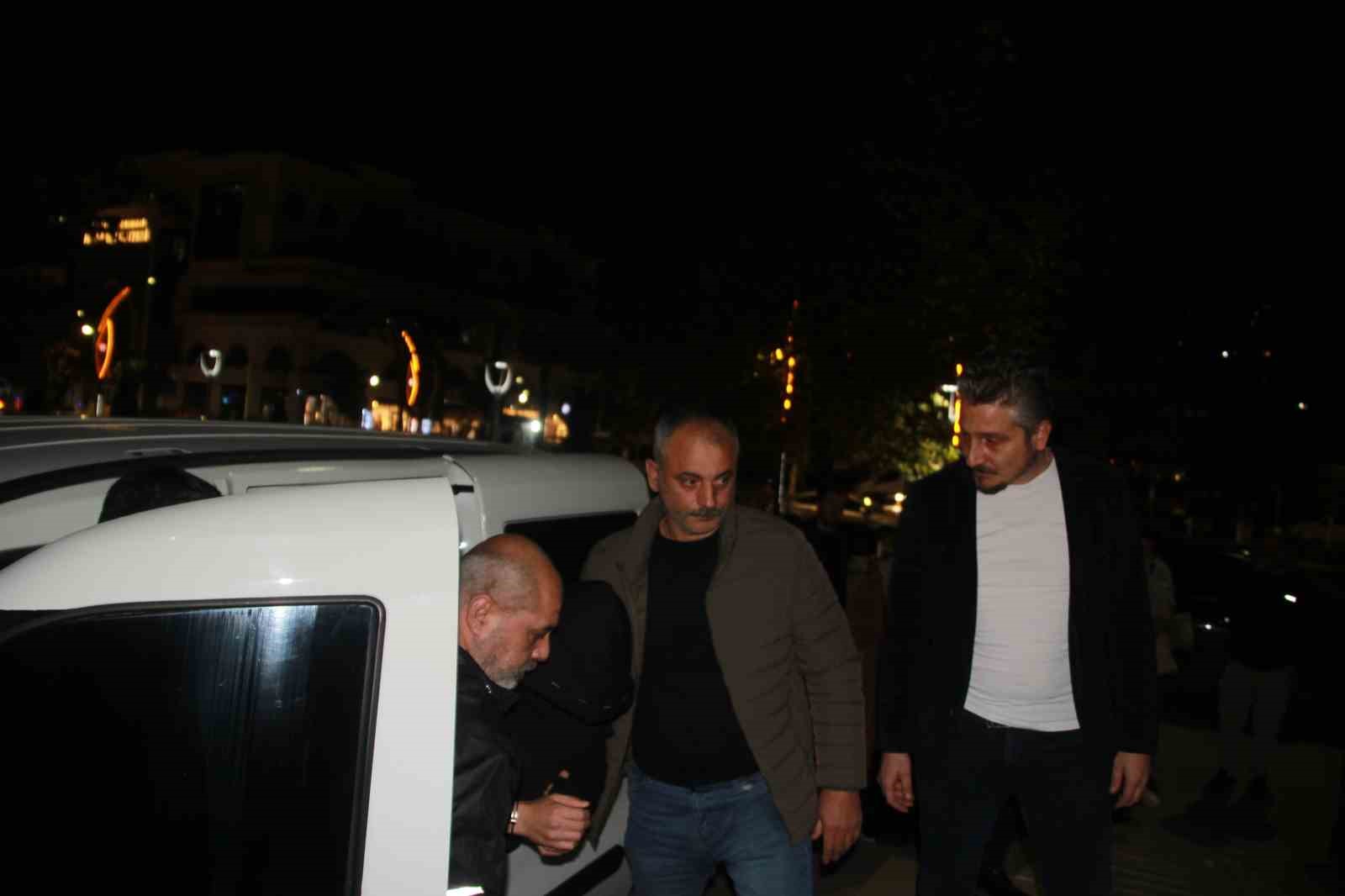 orduda silahla kuyumcuyu soyan zanli adliyeye sevk edildi 3 CELrF6UX