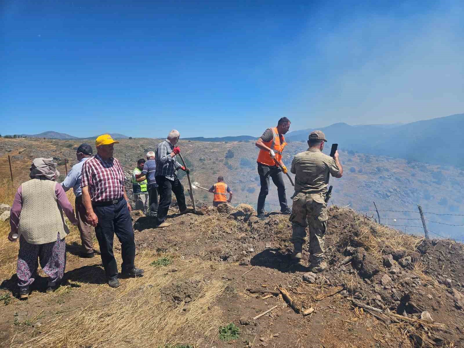 Ordu’da tarım arazisinde çıkan yangında 5 samanlık yandı 5 orduda tarim arazisinde cikan yanginda 5 samanlik yandi 1 b4pZXzOa
