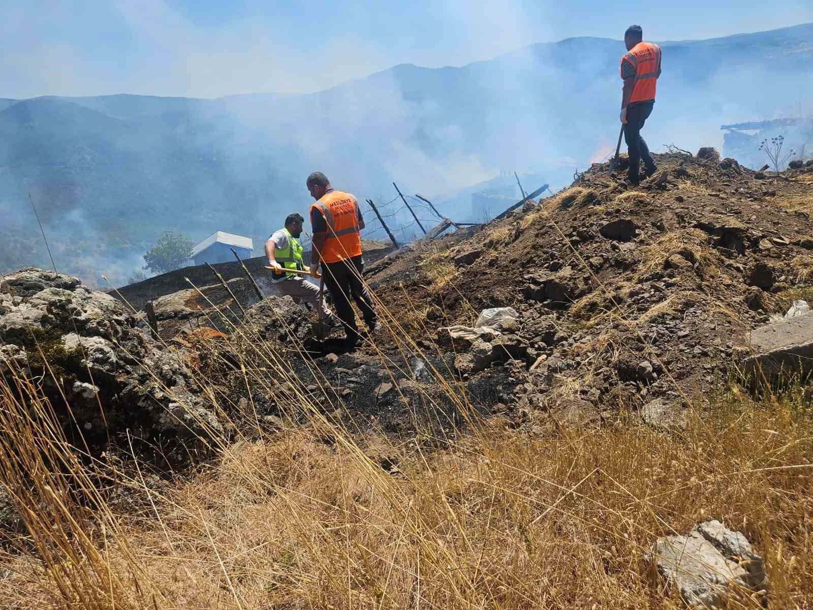 Ordu’da tarım arazisinde çıkan yangında 5 samanlık yandı 6 orduda tarim arazisinde cikan yanginda 5 samanlik yandi 2 tjcPgrbN