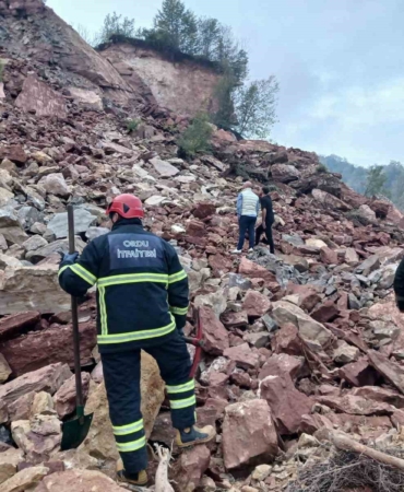 orduda-tas-ocaginda-gocuk-2-kisi-enkaz-altinda-kaldi-yBzQpPX8.jpg