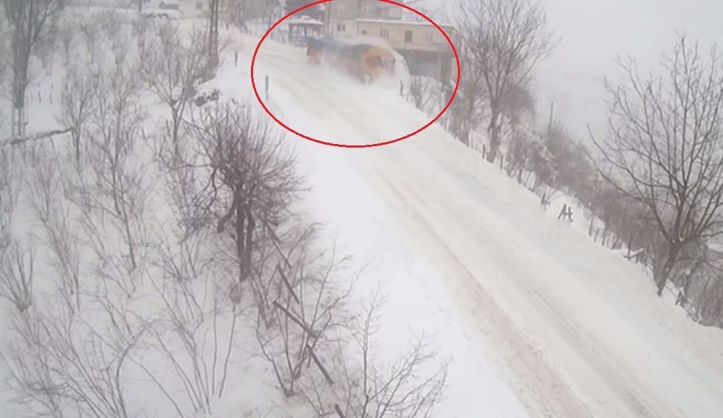 orduda tir 600 metre ucurumdan yuvarlandi kaza ani kamerada 0 whUN1wGR