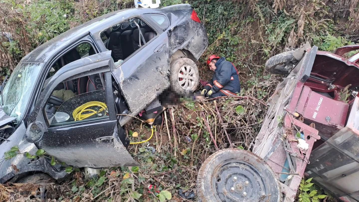 orduda uc tekerlekli arac ile otomobil carpisti 2 olu 1 yarali 2 KDaM5J6g