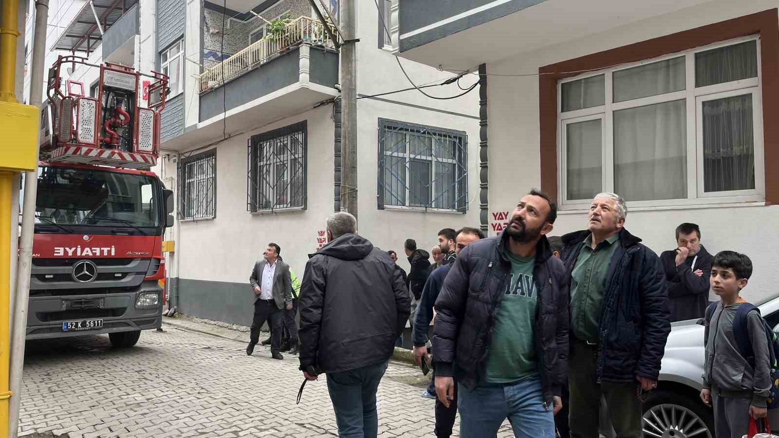 orduda yangin kedilerini kurtarmak isteyen kari koca dumandan etkilendi 4 HaBCGBeu