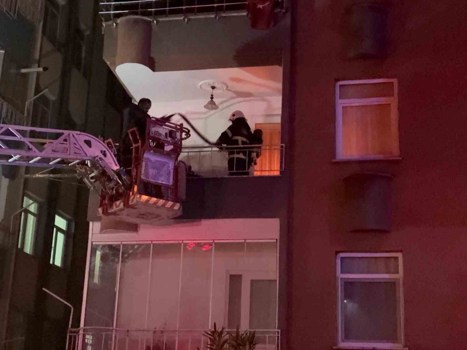 Ordu’da yangında evde mahsur kalan çocuğu ekipler kurtardı 4 orduda yanginda evde mahsur kalan cocugu ekipler kurtardi 0 jzvVmABO
