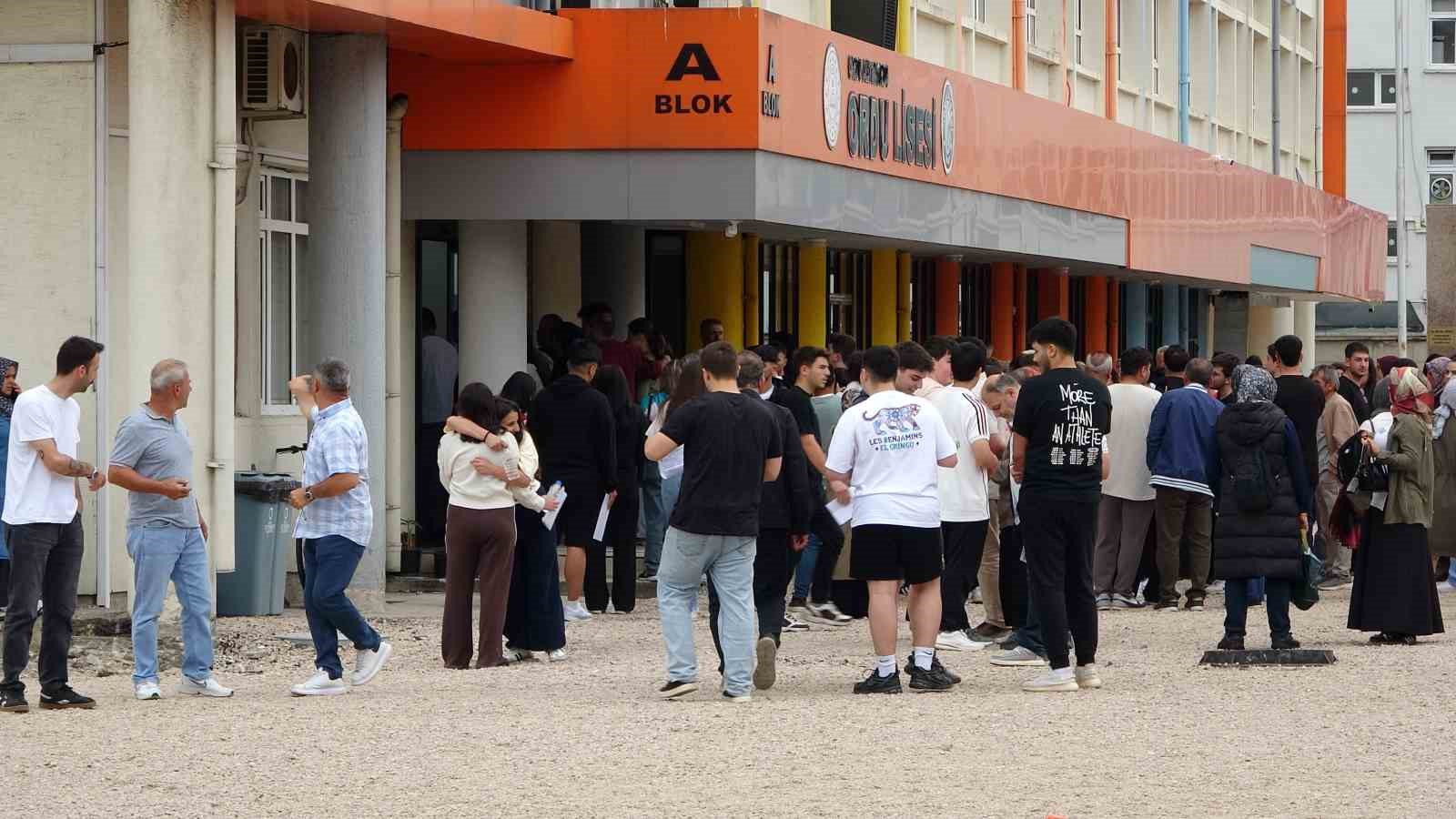 orduda yks heyecani bazi ogrenciler 1 dakika kala sinava yetisti 3 aclAkkNN