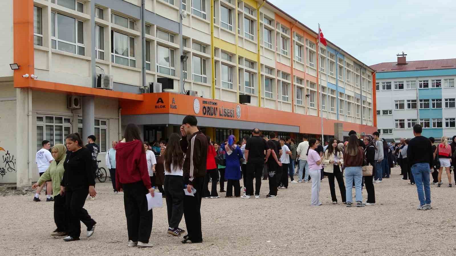 orduda yks heyecani bazi ogrenciler 1 dakika kala sinava yetisti 4 JSG4OWNV