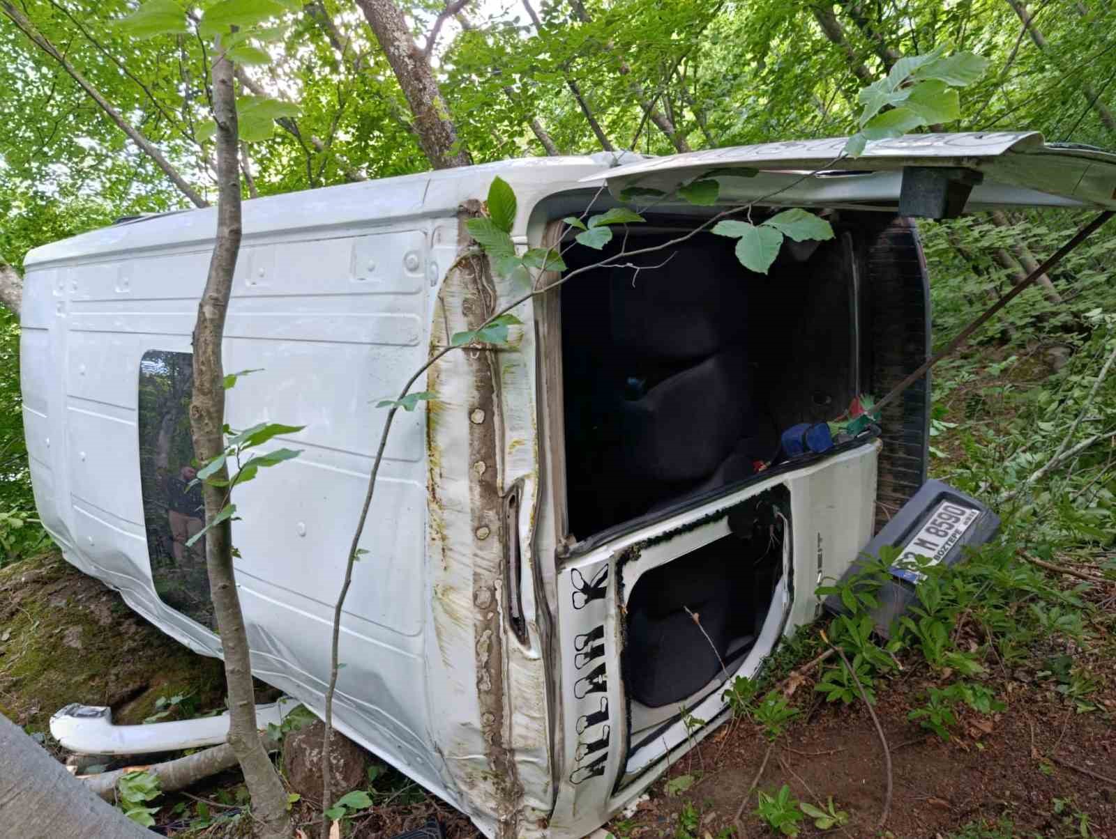 orduda yolcu minibusu ucuruma yuvarlandi 9 yarali 0 uHPPcUFa
