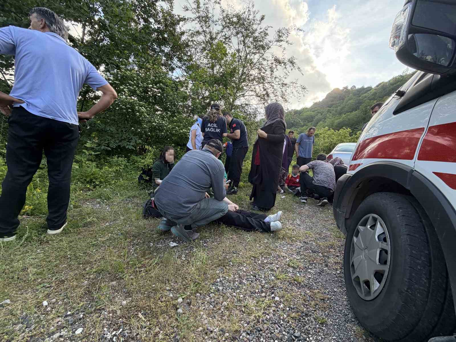 orduda yolcu minibusu ucuruma yuvarlandi 9 yarali 2 5dO2dHsk