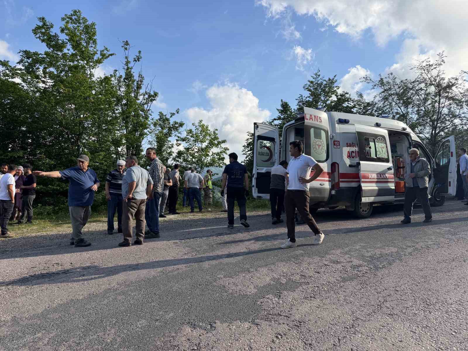 orduda yolcu minibusu ucuruma yuvarlandi 9 yarali 3 rFb8DNMK