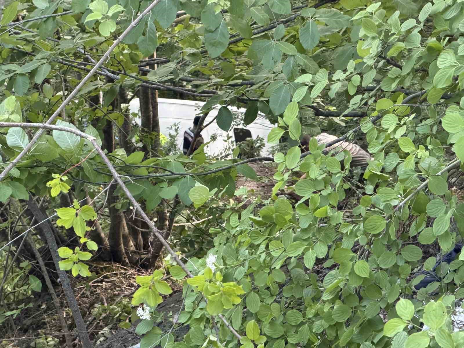 orduda yolcu minibusu ucuruma yuvarlandi 9 yarali 5 UUeq6mTz