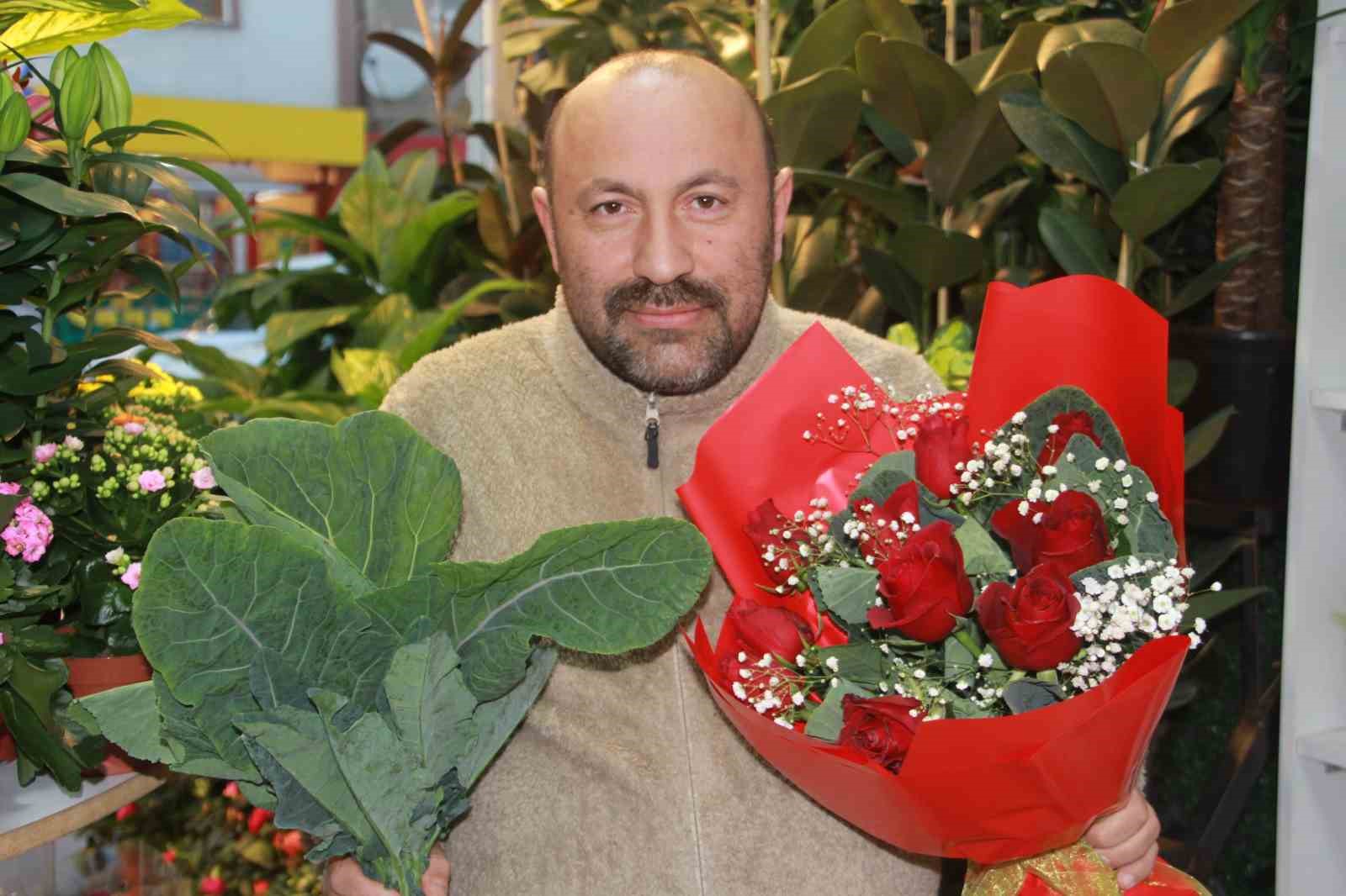 ordulu cicekci karadeniz zekasini konusturdu gul buketini karalahana ile susluyor 0 h7L6tlRH