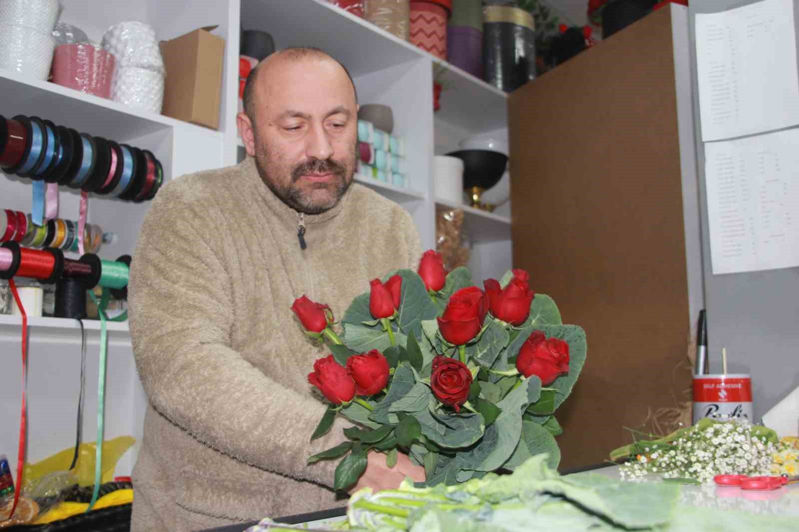 ordulu cicekci karadeniz zekasini konusturdu gul buketini karalahana ile susluyor 5 OTaTCOOI