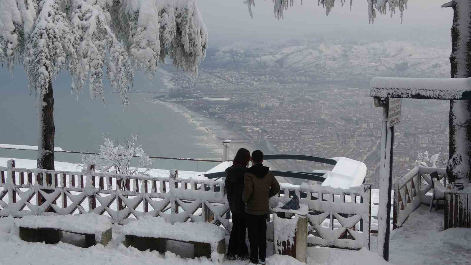 ordunun seyir terasi boztepede kar guzelligi 3 kW7YPSum