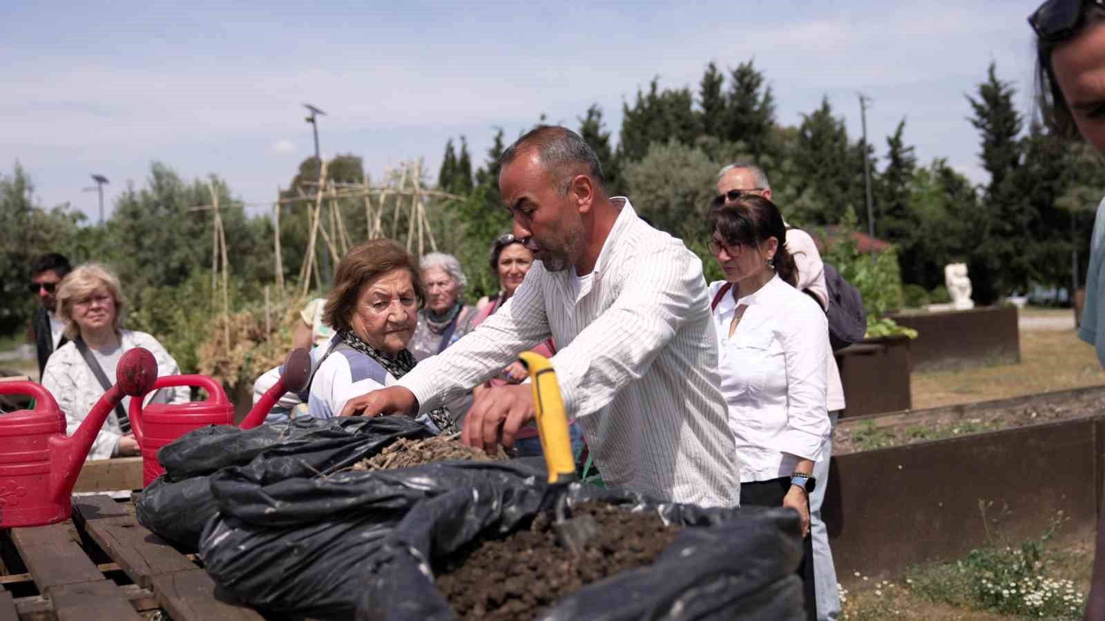 organik atiklar komposta donusuyor 1 OQi16eEW