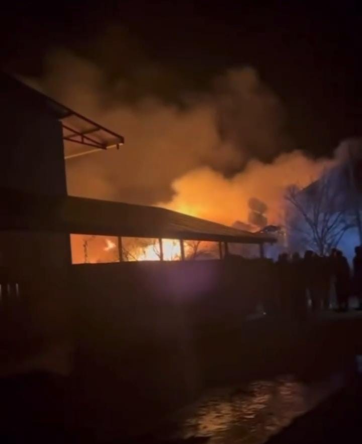 orhanelide geceyi aydinlatan alevler evi kule cevirdi 2 LLR2jEBy