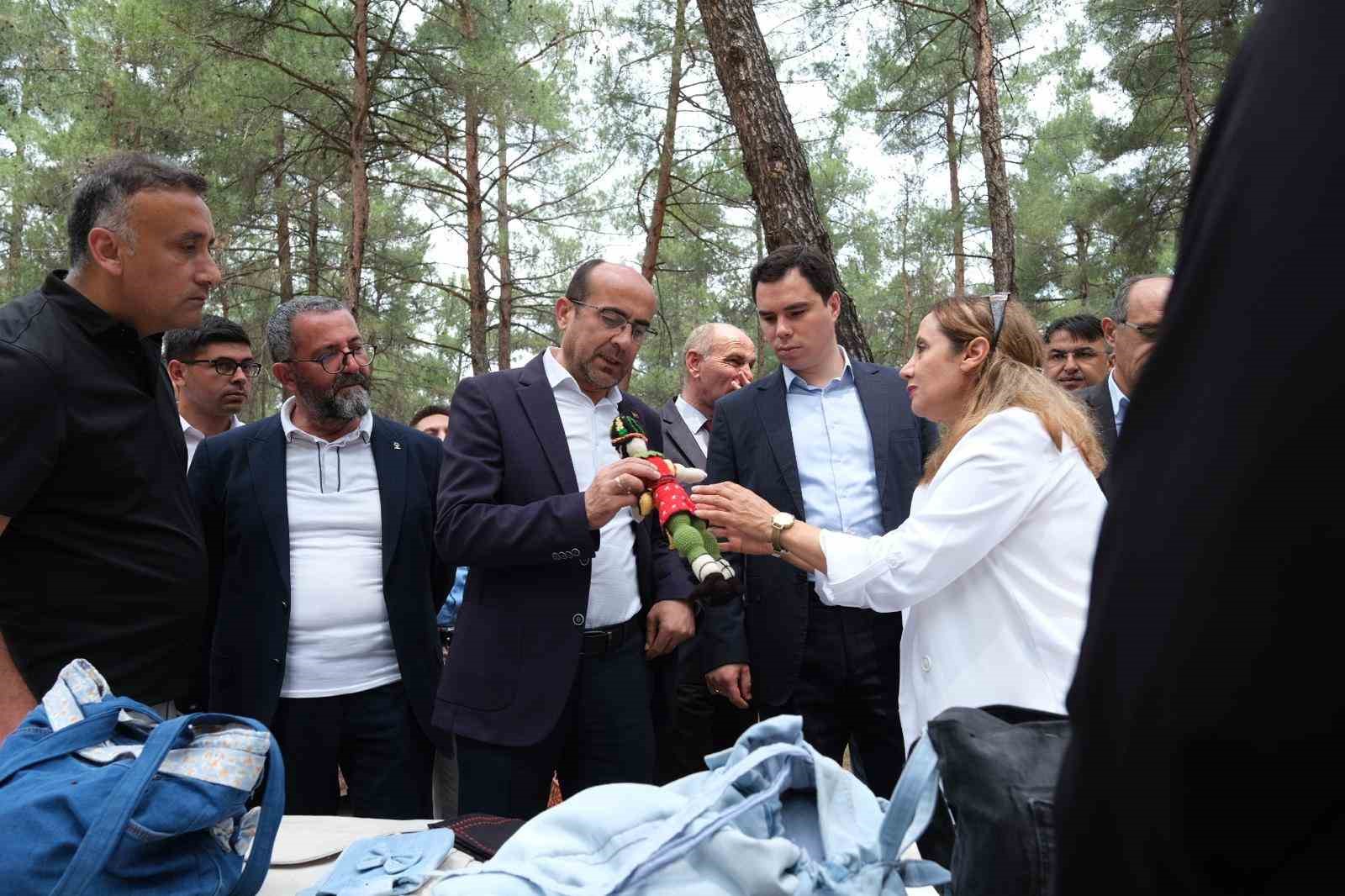 Orhaneli’de yıl sonu sergisi ve çocuk şenliği renkli görüntülere sahne oldu 7 orhanelide yil sonu sergisi ve cocuk senligi renkli goruntulere sahne oldu 3 Y5wEbSL5