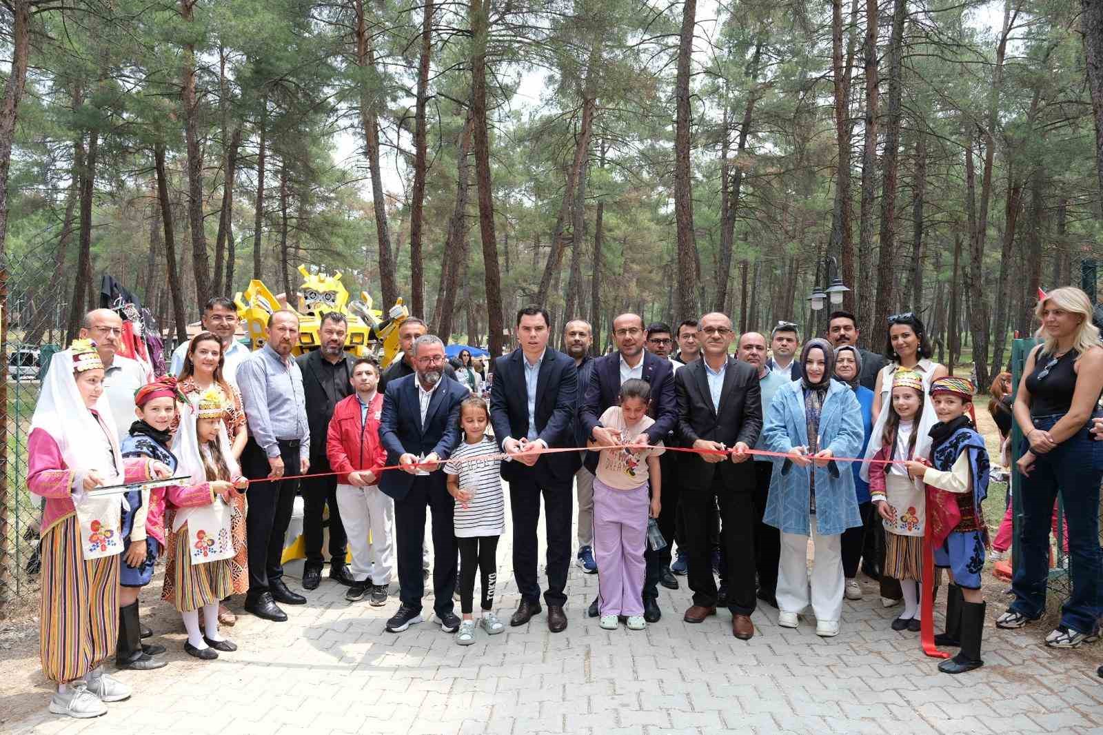 Orhaneli’de yıl sonu sergisi ve çocuk şenliği renkli görüntülere sahne oldu 8 orhanelide yil sonu sergisi ve cocuk senligi renkli goruntulere sahne oldu 4 mwpDnFl6
