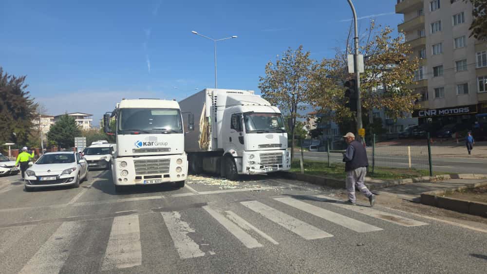 orhangazide faciadan donuldu tirin carptigi otomobil metrelerce suruklendi 4 8NPymyBs