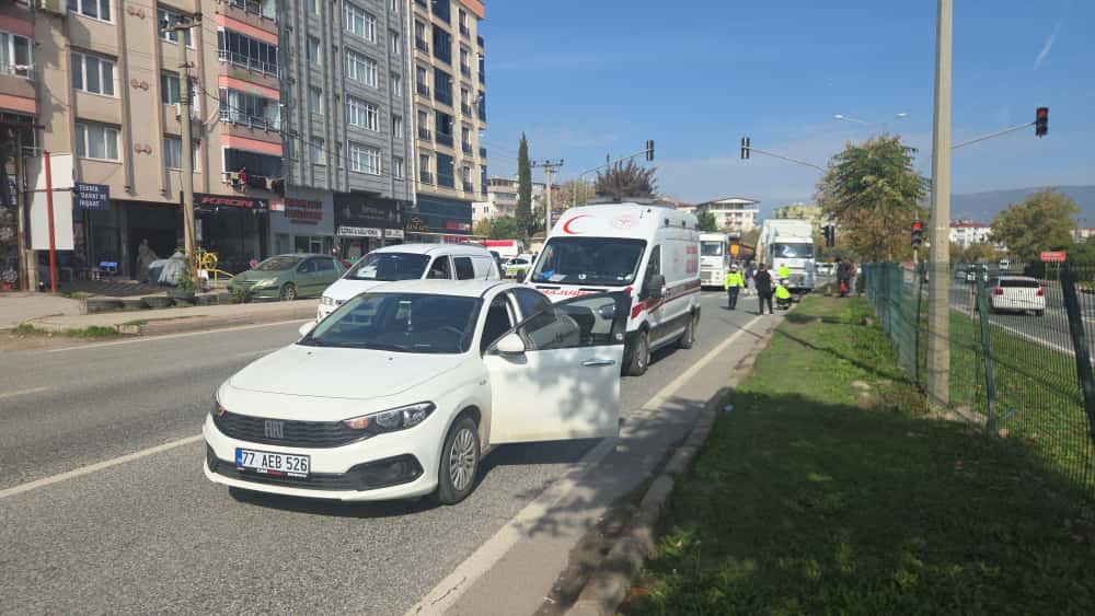 orhangazide faciadan donuldu tirin carptigi otomobil metrelerce suruklendi 5 3nr3PccL