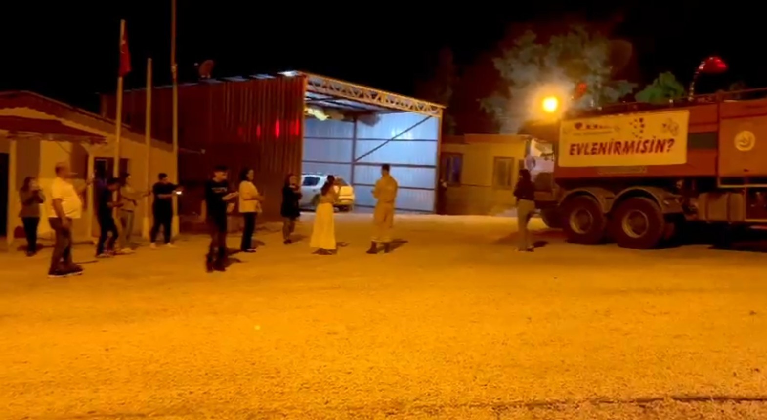 orman iscisi arazozle evlilik teklifi yapti 2 4SiS3Idl