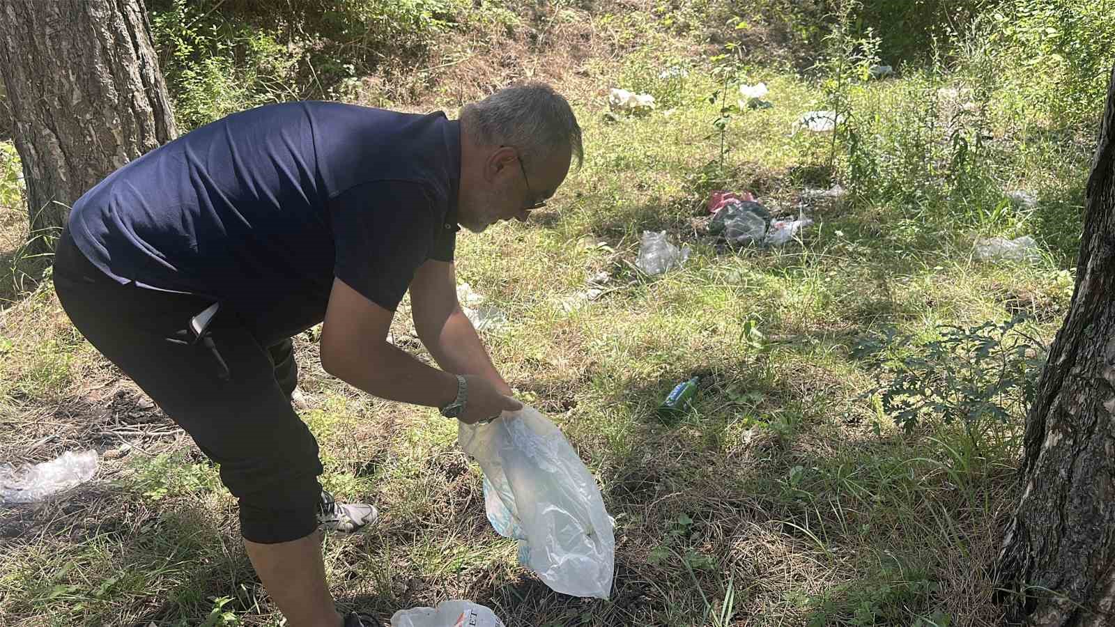 Ormana atılan cam şişeler hayrete düşürdü: Duyarsız kalmayan vatandaşlar tek tek topladı 8 ormana atilan cam siseler hayrete dusurdu duyarsiz kalmayan vatandaslar tek tek topladi 4 h3WHMAI3