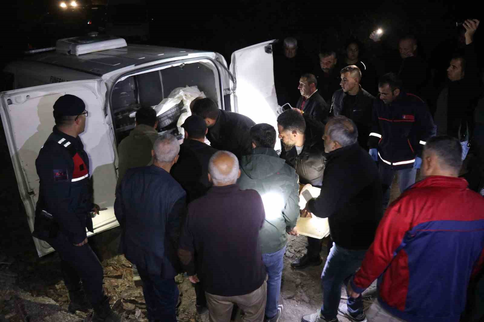 Ormana odun toplamaya giden yaşlı çiftin cansız bedenleri 2 gün sonra bulundu 11 ormana odun toplamaya giden yasli ciftin cansiz bedenleri 2 gun sonra bulundu 7 Lm6ACrm3