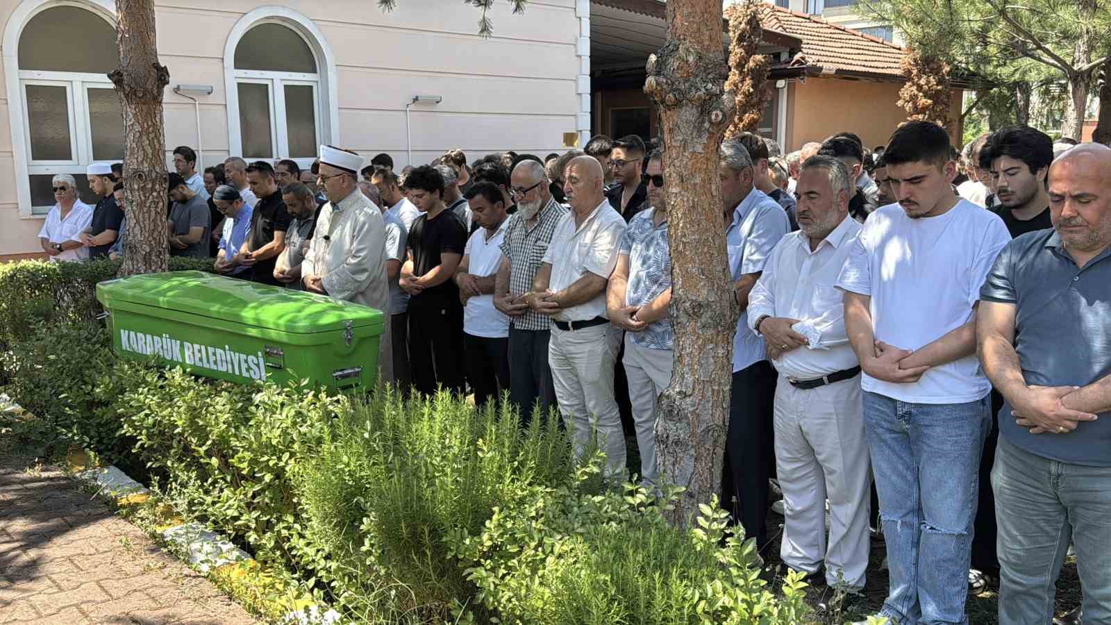 Ormanda ölü bulunan kayıp öğrenci son yolculuğuna uğurlandı 4 ormanda olu bulunan kayip ogrenci son yolculuguna ugurlandi 0 9Jnt77Rg