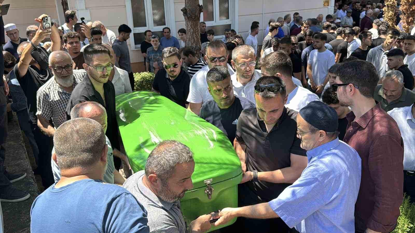 Ormanda ölü bulunan kayıp öğrenci son yolculuğuna uğurlandı 6 ormanda olu bulunan kayip ogrenci son yolculuguna ugurlandi 2 e6ZrJthZ