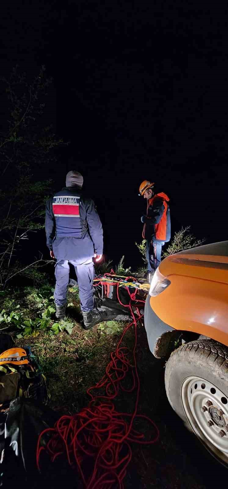 Ormanda yollarını kaybettiler, ekipler kurtardı 5 ormanda yollarini kaybettiler ekipler kurtardi 1 ItPnrXzv