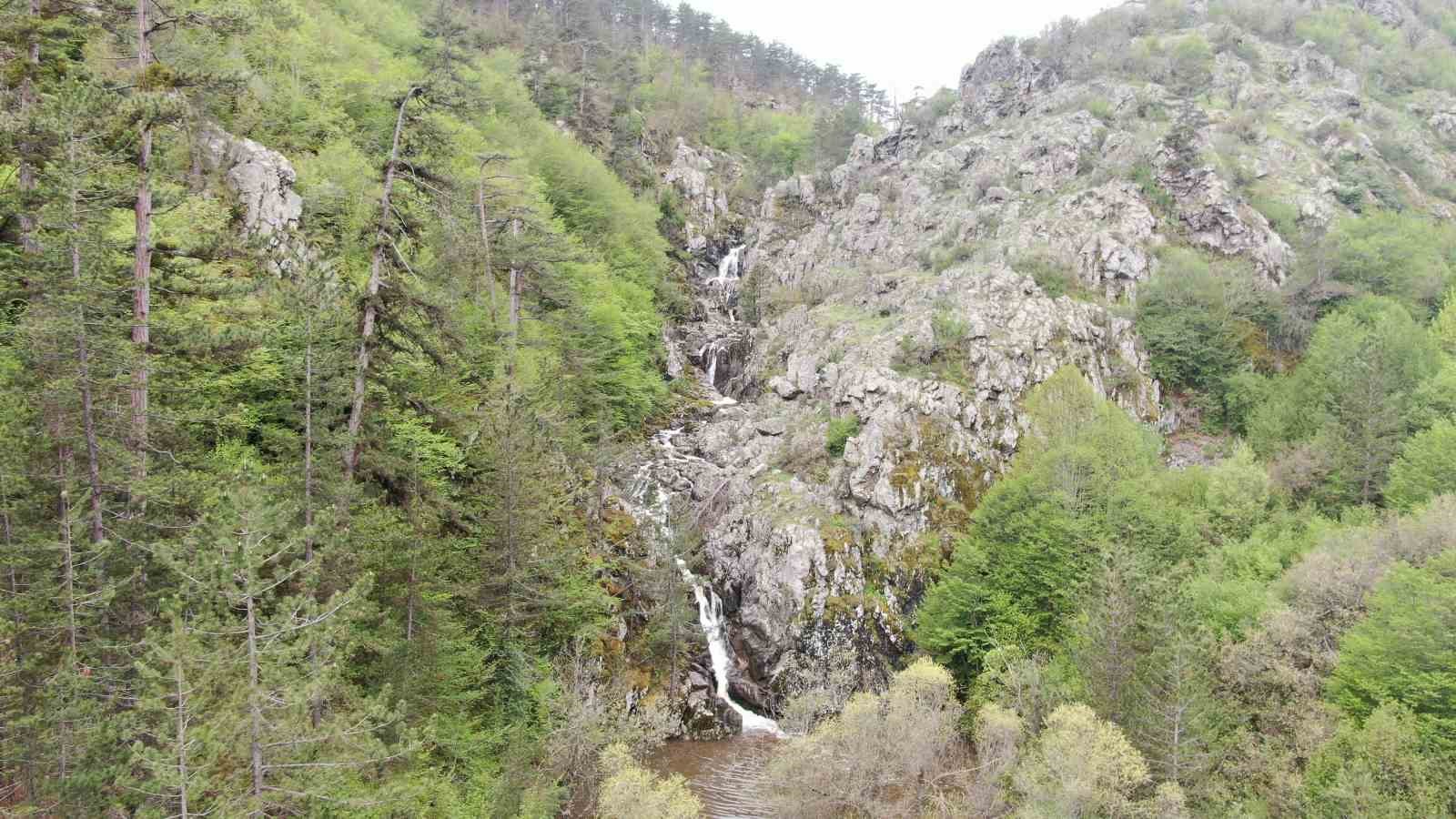 ormanin icerisindeki selale gorenleri mest ediyor 2 M71aKYta