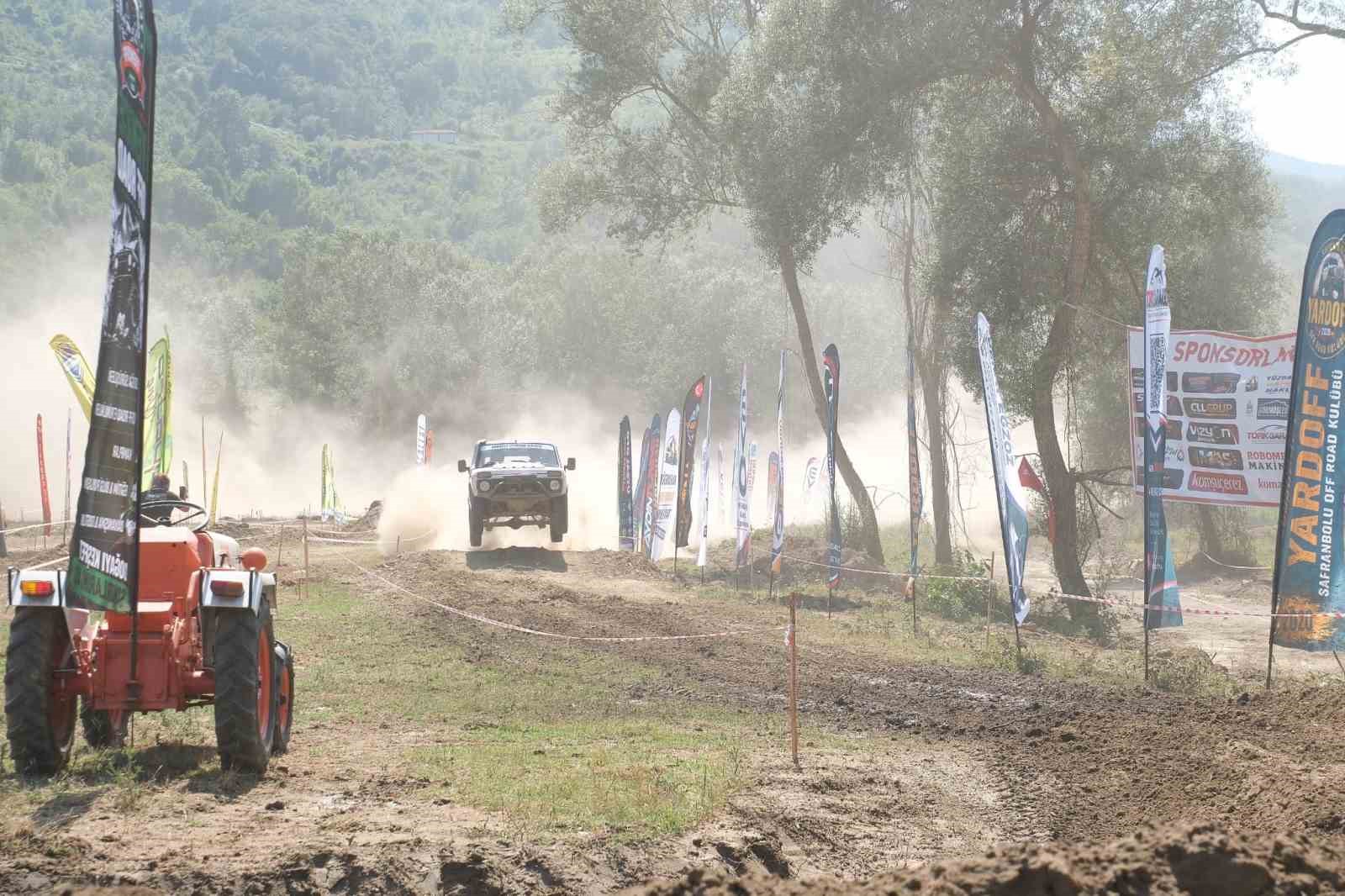 Ormanın kalbinde nefes kesen mücadele: 62 araç aynı parkurda 8 ormanin kalbinde nefes kesen mucadele 62 arac ayni parkurda 4 XBp6zwtG